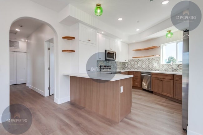 Building Photo - 315 Lado De Loma Dr