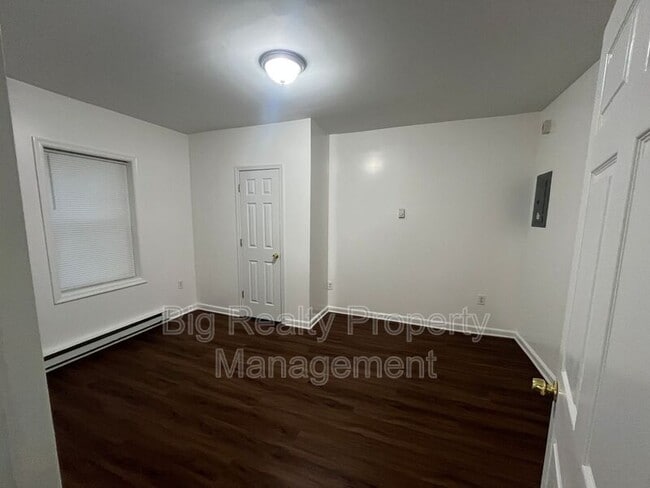 Building Photo - 29 N Main St