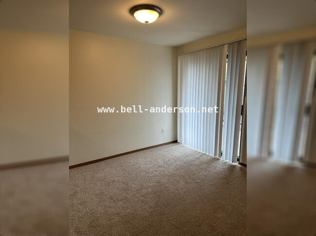 Building Photo - MOVE IN READY- Remodeled 2-bedroom Townhome!