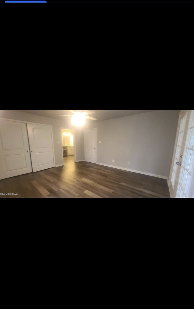 Building Photo - 349 Hiller Dr