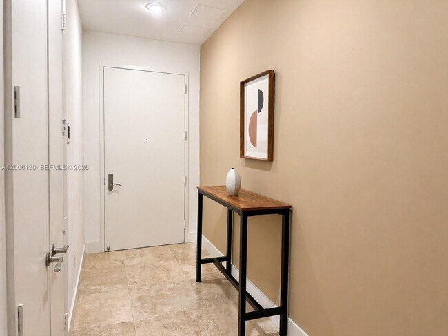 Foto del edificio - 15811 Collins Ave
