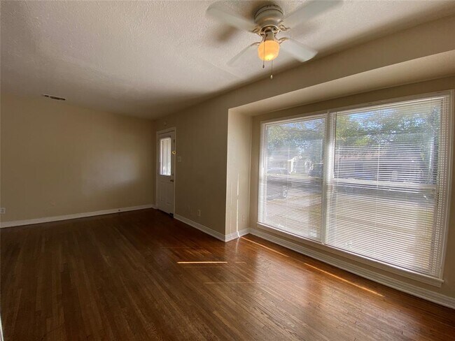 Foto del edificio - 4812 Roanoke St