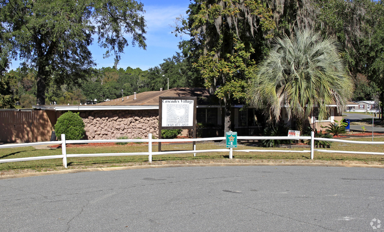 Building Photo - Cascade Village
