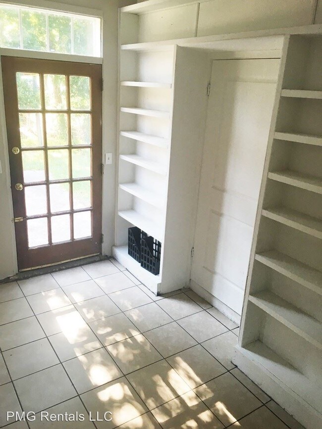 Building Photo - 5 br, 2 bath Room For Rent - 204 Marvin