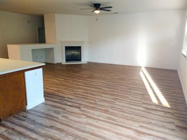 Building Photo - Welcome Home!!