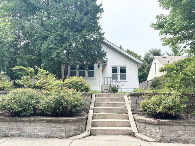 2904 Salem Ave