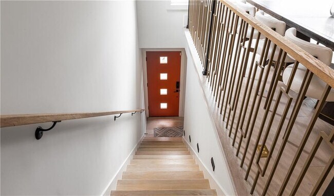Building Photo - 305 Glen Iris Dr NE