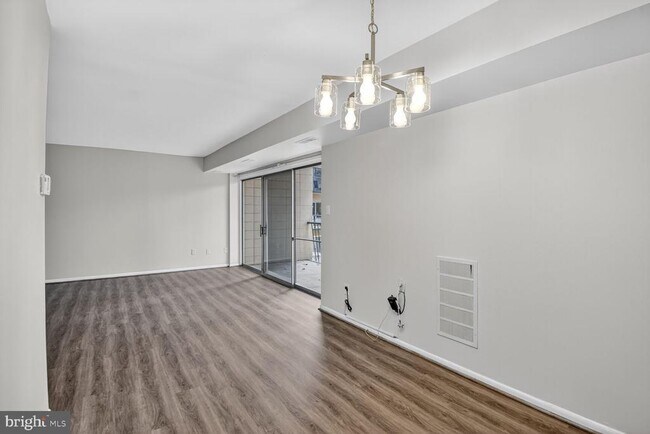 Foto del edificio - 7505 Riverdale Rd