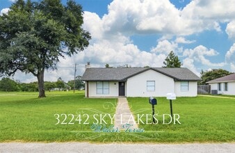 Building Photo - 32242 Sky Lakes Dr