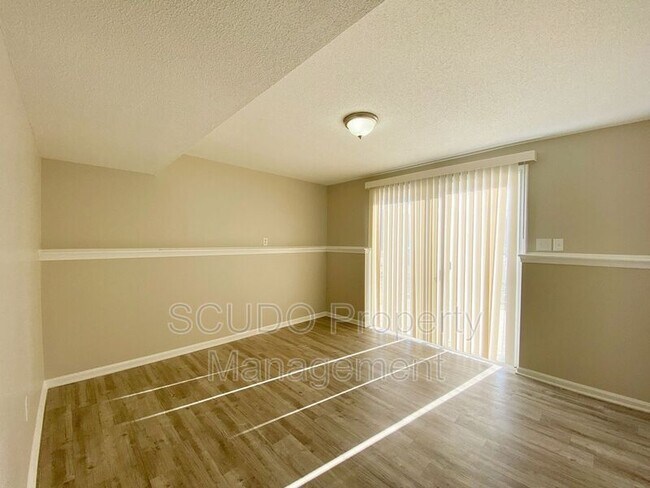 Building Photo - 5810 NW Walnut Ct
