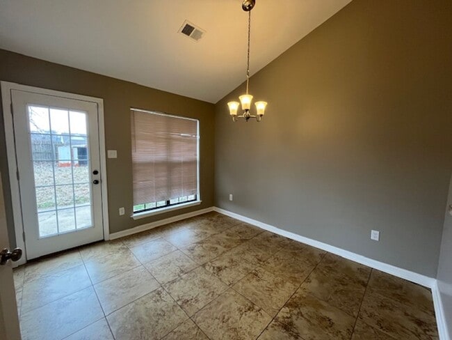 Building Photo - Renovated 2 Bedroom 2 Bath Home for Rent!