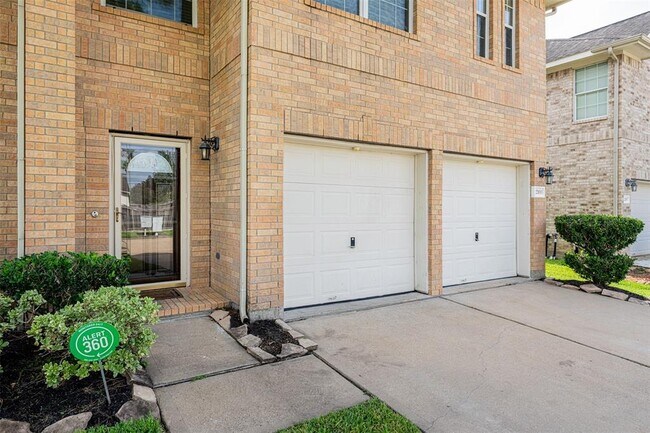 Foto del edificio - 2105 Drake Falls Dr