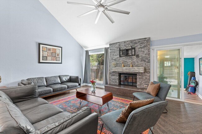 Foto del edificio - 2707 Norfolk Dr