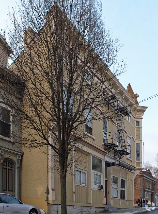 Primary Photo - 211 Warner St