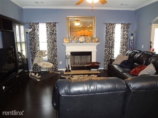 Building Photo - 7161 Silk Tree Pointe