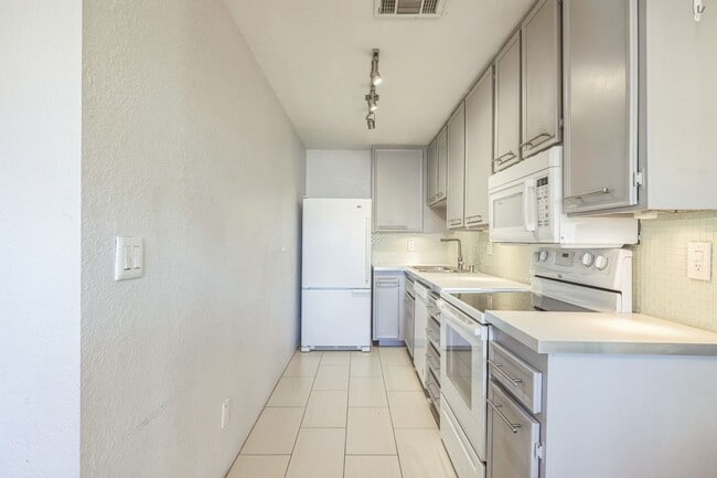Building Photo - 701 N Los Felices Rd
