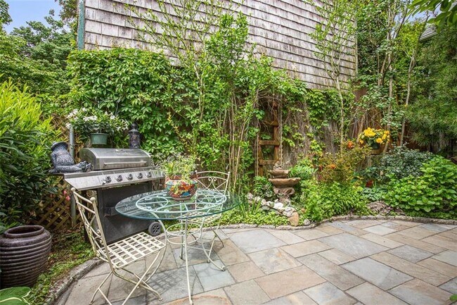 Foto del edificio - 74 3rd St