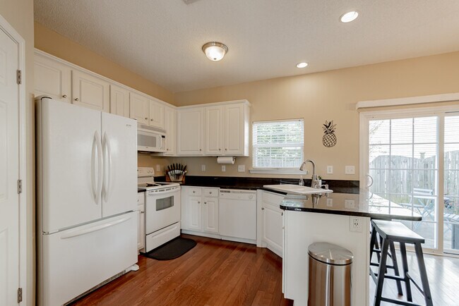 Building Photo - Furnished Rental