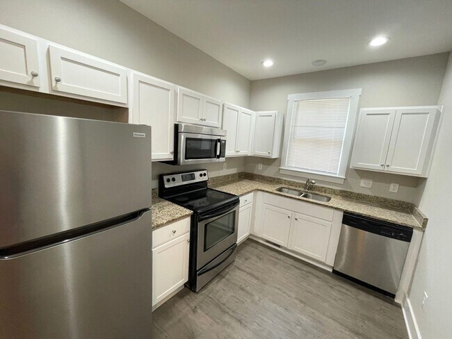 Foto del edificio - PRE-LEASING FOR AUGUST 2026!