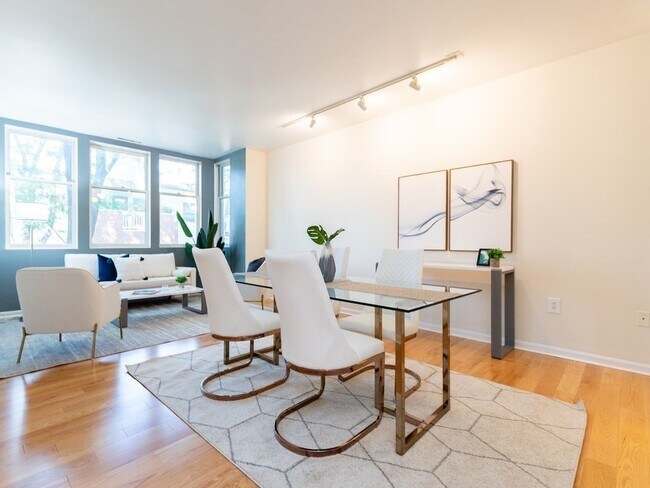 Foto del edificio - 218 Thorndike Pl