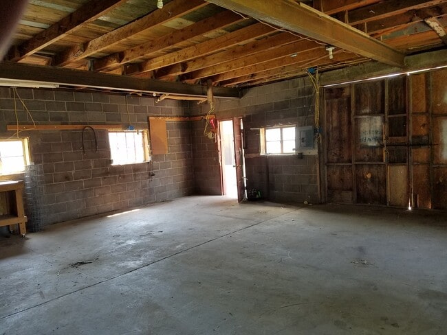 Building Photo - 3 bedroom 1 bath with large garage and shop