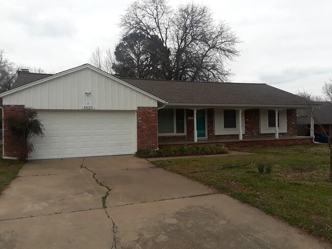 Building Photo - Great Location 3 Bed 2 Bath Home For Rent