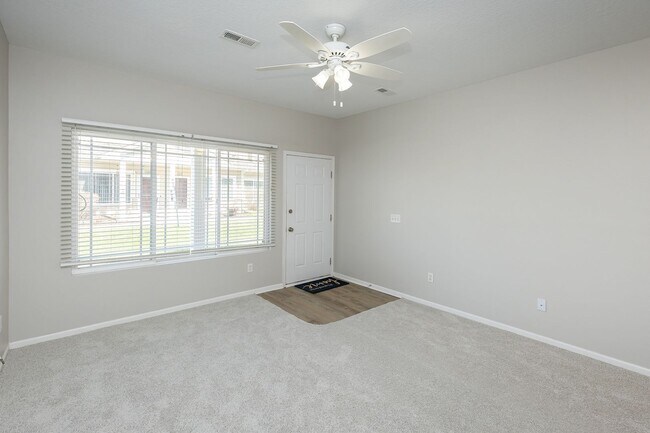 Foto del edificio - CHARMING TOWNHOME!! 2 Bedroom, 3 Bathroom Townhome in Ankeny!