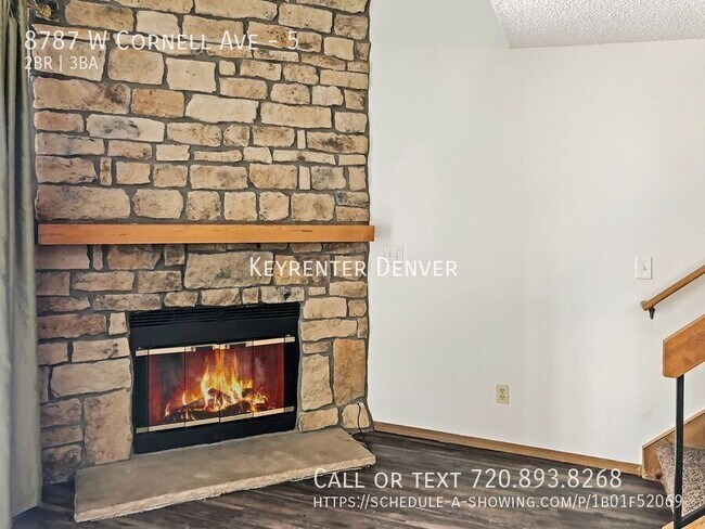 Foto del edificio - Spacious 2BD, 2.5BA Lakewood Townhome, Bon...