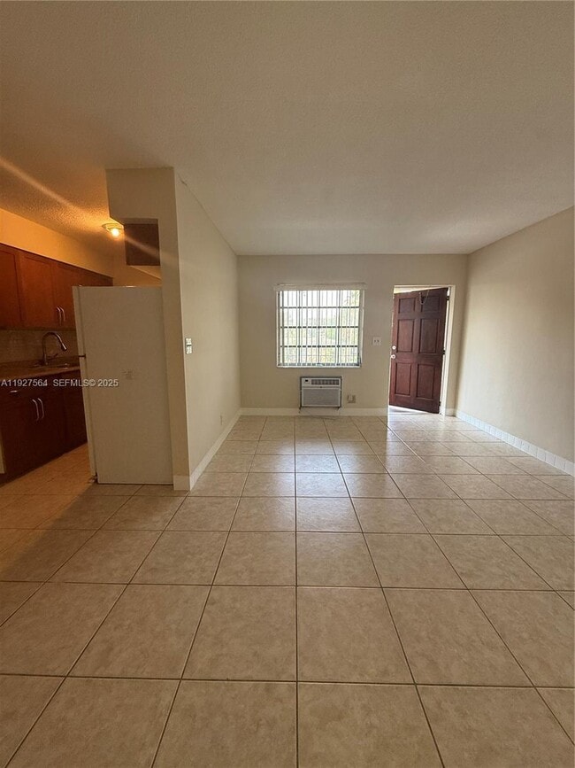 Foto del edificio - 1211 NE 23rd Ave