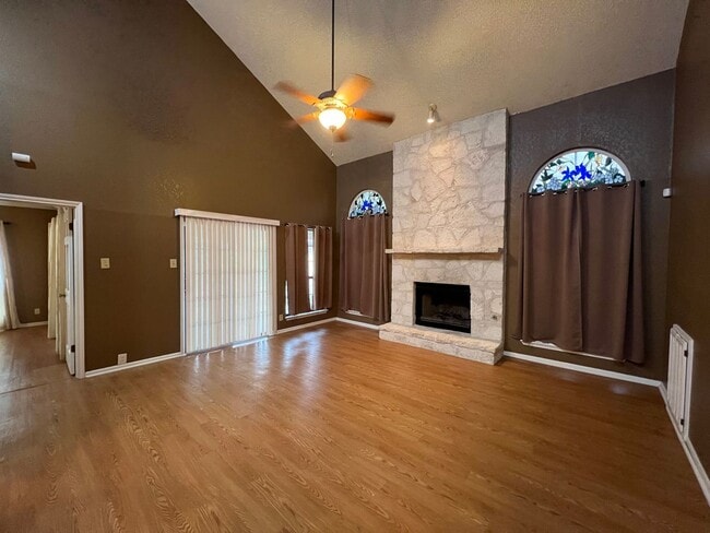 Building Photo - *COMING SOON!* 2 Bedroom Garden Style Villa Home In A Prime Location – Near Shopping & Dining!