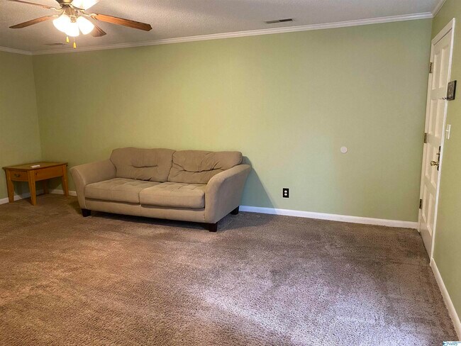 Foto del edificio - 2225 Golf Rd SW