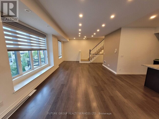 Building Photo - 70 Eastwood Park Gardens