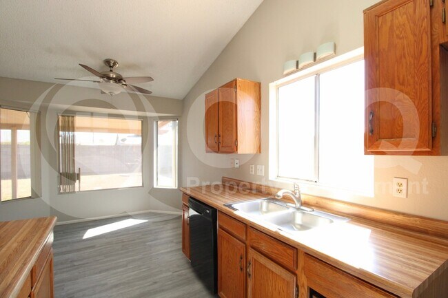 Foto del edificio - 713 W Mesquite St