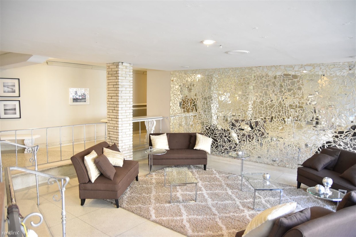 Foto principal - Studio, 1 bath Apartment - 2781 Ocean Ave 2J