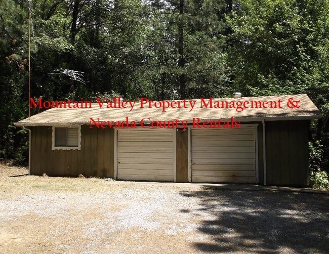 Building Photo - 13215 N Meadow View Dr