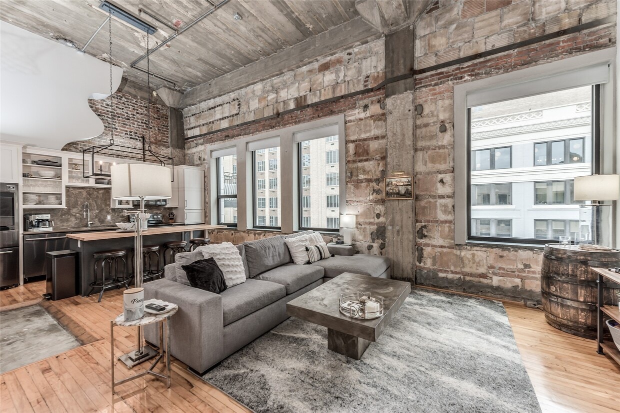 Primary Photo - 705 Main St