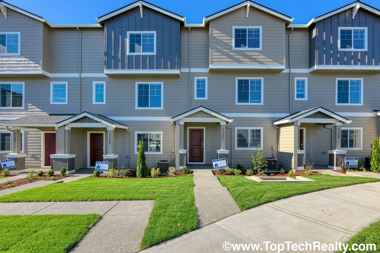 Primary Photo - Stunning 2020 Built North Bethany 3BR Town...
