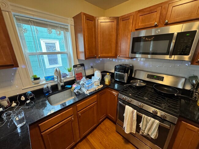 Building Photo - 42 Gorham St