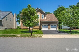 Building Photo - 13 Goldstar Dr
