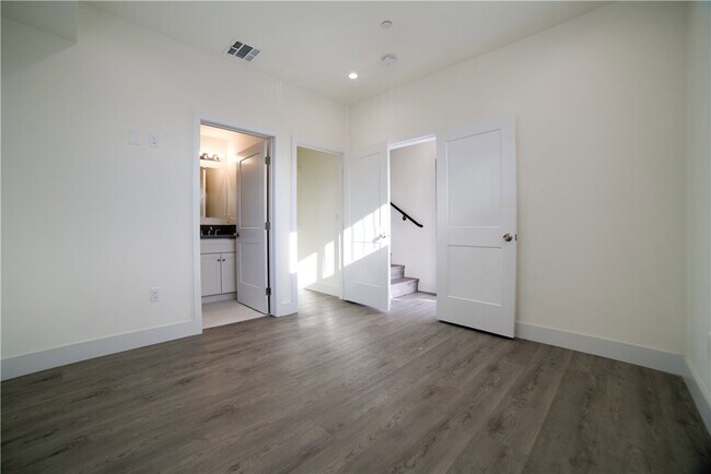 Foto del edificio - 4559 1/2 Pickford Street Apt #4559, Los Angeles, CA 90019 - 4 BR 3 BA house