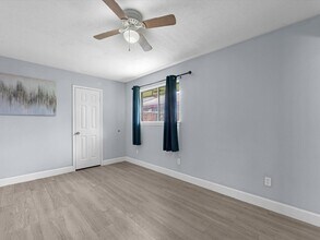 Building Photo - 4431 Oak Shadows Dr