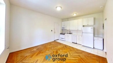 Building Photo - 214 W 96th St
