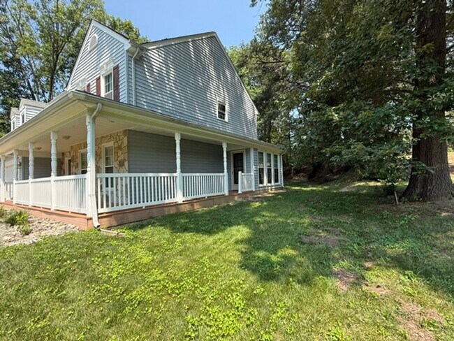 Building Photo - 3505 Fox Ridge Rd