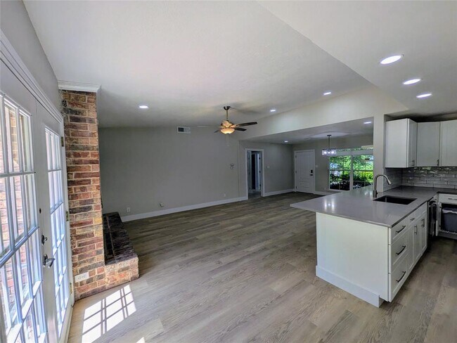 Foto del edificio - 9705 Marlborough Dr