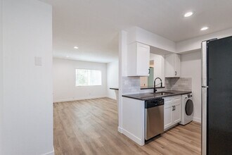 Building Photo - 870-870 S Tucson Blvd