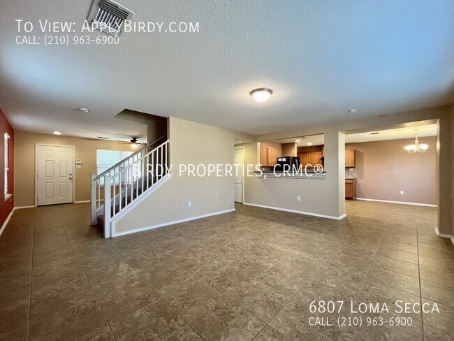 Foto del edificio - *3-bed, 2 1/2-bath Home in Northeast San A...