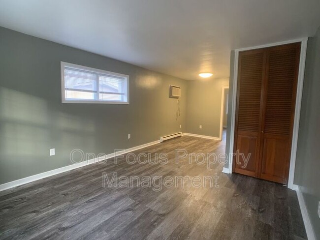 Building Photo - 1710 Riverside Dr