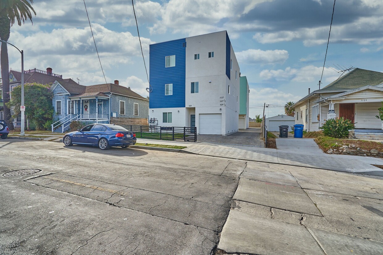 Primary Photo - 1129 S Harvard Blvd