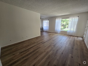 Building Photo - 13531 Wyandotte St