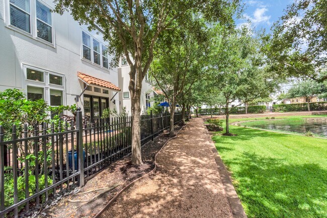 Foto del edificio - 1716 Upland Lakes